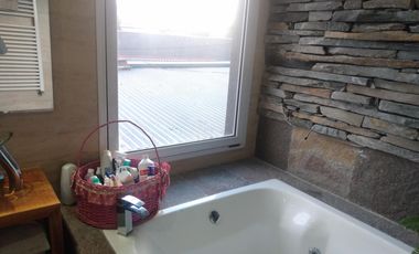 Casa en venta - 4 Dormitorios 3 Baños - 558Mts2 - Temperley