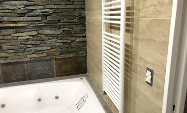 Casa en venta - 4 Dormitorios 3 Baños - 558Mts2 - Temperley