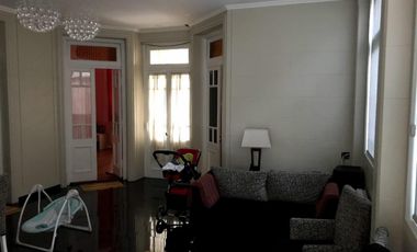 Casa en venta - 4 Dormitorios 3 Baños - 558Mts2 - Temperley