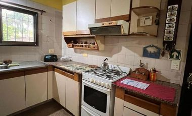 Casa en venta - 3 Dormitorios 3 Baños - Cocheras - 486Mts2 - Villa Adelina