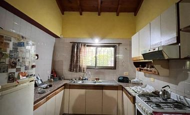 Casa en venta - 3 Dormitorios 3 Baños - Cocheras - 486Mts2 - Villa Adelina