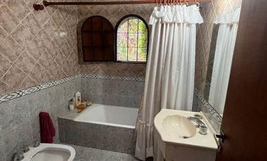 Casa en venta - 3 Dormitorios 3 Baños - Cocheras - 486Mts2 - Villa Adelina