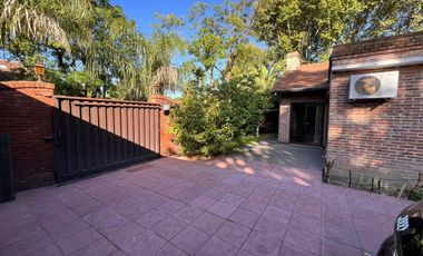 Casa en venta - 3 Dormitorios 3 Baños - Cocheras - 486Mts2 - Villa Adelina