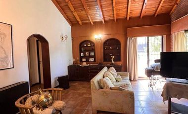 Casa en venta - 3 Dormitorios 3 Baños - Cocheras - 486Mts2 - Villa Adelina