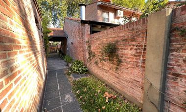 Casa en venta - 3 Dormitorios 3 Baños - Cocheras - 486Mts2 - Villa Adelina