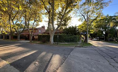 Casa en venta - 3 Dormitorios 3 Baños - Cocheras - 486Mts2 - Villa Adelina