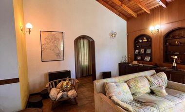 Casa en venta - 3 Dormitorios 3 Baños - Cocheras - 486Mts2 - Villa Adelina