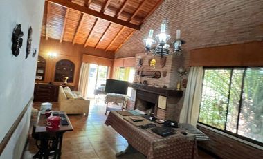 Casa en venta - 3 Dormitorios 3 Baños - Cocheras - 486Mts2 - Villa Adelina