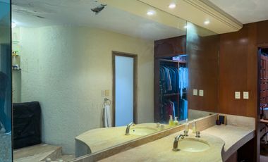 Casa en Venta en Colinas de San Javier con Alberca