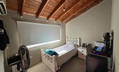 Casa en venta - 3 Dormitorios 2 Baños - Cocheras - 180Mts2 - Monte Grande