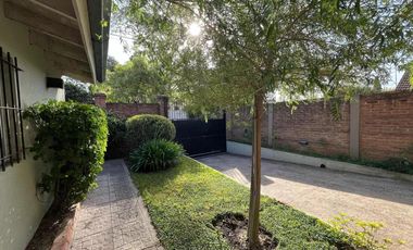 Casa en venta - 3 Dormitorios 2 Baños - Cocheras - 180Mts2 - Monte Grande