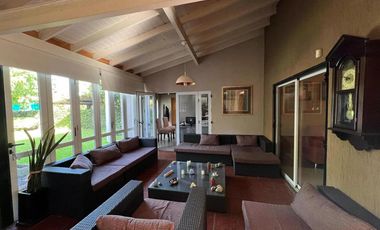 Casa en venta - 3 Dormitorios 2 Baños - Cocheras - 180Mts2 - Monte Grande