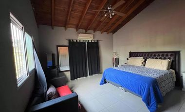 Casa en venta - 3 Dormitorios 2 Baños - Cocheras - 180Mts2 - Monte Grande