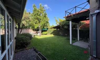 Casa en venta - 3 Dormitorios 2 Baños - Cocheras - 180Mts2 - Monte Grande