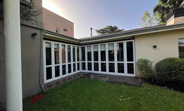 Casa en venta - 3 Dormitorios 2 Baños - Cocheras - 180Mts2 - Monte Grande