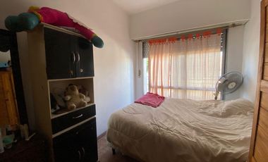 PH en  venta bloque de un local y tres departamentos de dos dormitorios