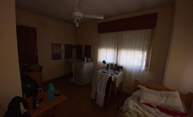 PH en  venta bloque de un local y tres departamentos de dos dormitorios