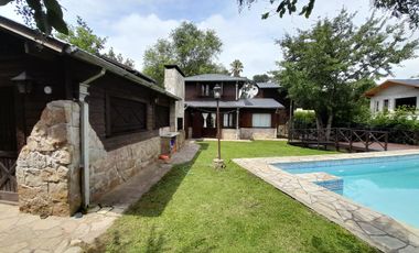 Casa en venta - 5 Dormitorios 4 Baños - Cochera - 600Mts2 - Sierra de Los Padres