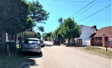 Casa en venta - 4 Dormitorios 6 Baños - San Clemente del Tuyú