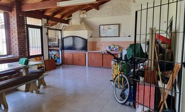 Casa en venta - 4 Dormitorios 6 Baños - San Clemente del Tuyú