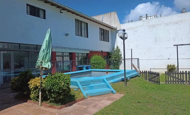 Casa en venta - 4 Dormitorios 6 Baños - San Clemente del Tuyú