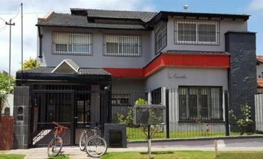 Casa en venta - 4 Dormitorios 6 Baños - San Clemente del Tuyú