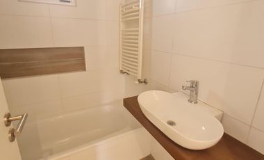 Moderno y Funcional, 2 Ambientes con Balcón y Cochera Incluida- En Venta