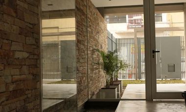 Moderno y Funcional, 2 Ambientes con Balcón y Cochera Incluida- En Venta