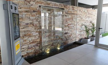 Moderno y Funcional, 2 Ambientes con Balcón y Cochera Incluida- En Venta