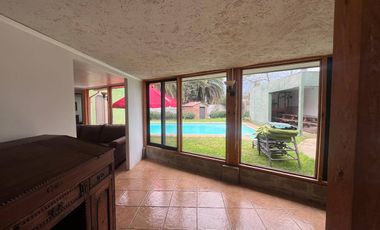 Casa en venta c/ estacionamiento en Centro de Olmué