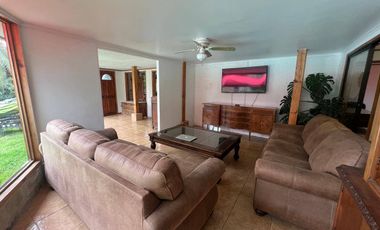 Casa en venta c/ estacionamiento en Centro de Olmué