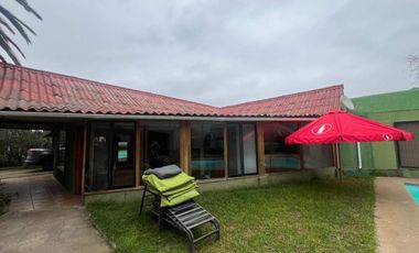 Casa en venta c/ estacionamiento en Centro de Olmué