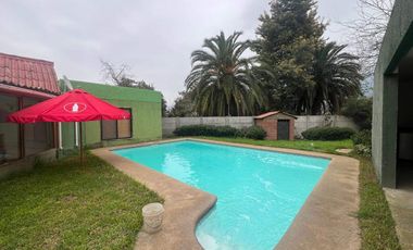 Casa en venta c/ estacionamiento en Centro de Olmué