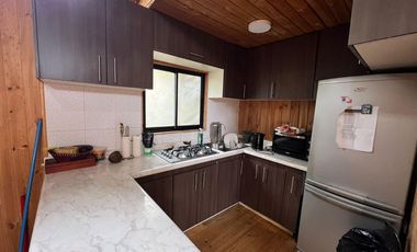 Casa con piscina en arriendo Av. Los Laureles