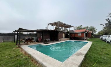 Casa con piscina en arriendo Av. Los Laureles