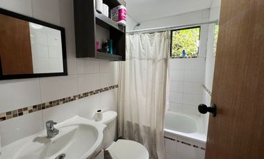 Casa con piscina en arriendo Av. Los Laureles