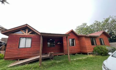 Casa con piscina en arriendo Av. Los Laureles