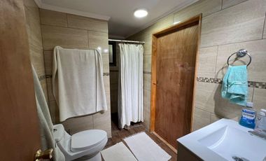 Casa con piscina en arriendo Av. Los Laureles