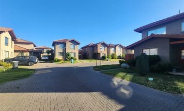 Casa en Arriendo en Condominio Las Barricas