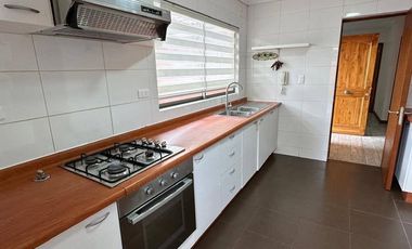 SE ARRIENDA CASA EN CONDOMINIO RINCONADA, LA CRUZ