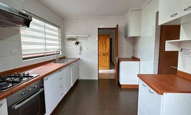 SE ARRIENDA CASA EN CONDOMINIO RINCONADA, LA CRUZ