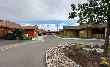 SE ARRIENDA CASA EN CONDOMINIO RINCONADA, LA CRUZ