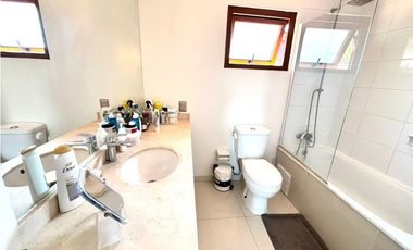 VENTA - CASA JARDINES CURAUMA - 5D 3B 2E