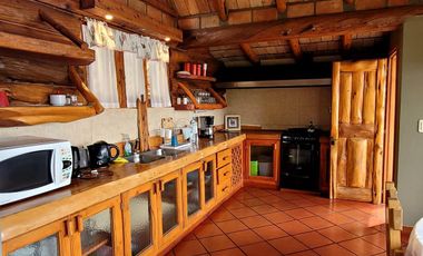 Casa en barrio privado Valle Escondido con costa de lago