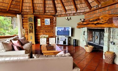 Casa en barrio privado Valle Escondido con costa de lago