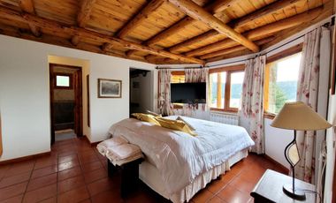 Casa en barrio privado Valle Escondido con costa de lago