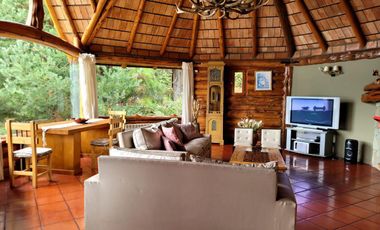 Casa en barrio privado Valle Escondido con costa de lago