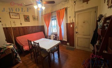 CASA A RECICLAR 4 AMBIENTES,LOTE PROPIO,TERRAZA Y DOS LOCALES.