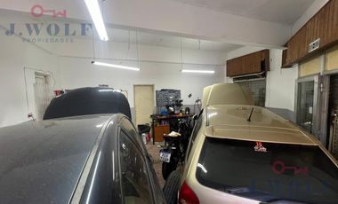 CASA A RECICLAR 4 AMBIENTES,LOTE PROPIO,TERRAZA Y DOS LOCALES.