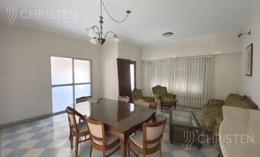 Casa en  venta. 3 dormitorios + 2 baños + patio + cochera